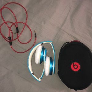 beats headphones with case and wire